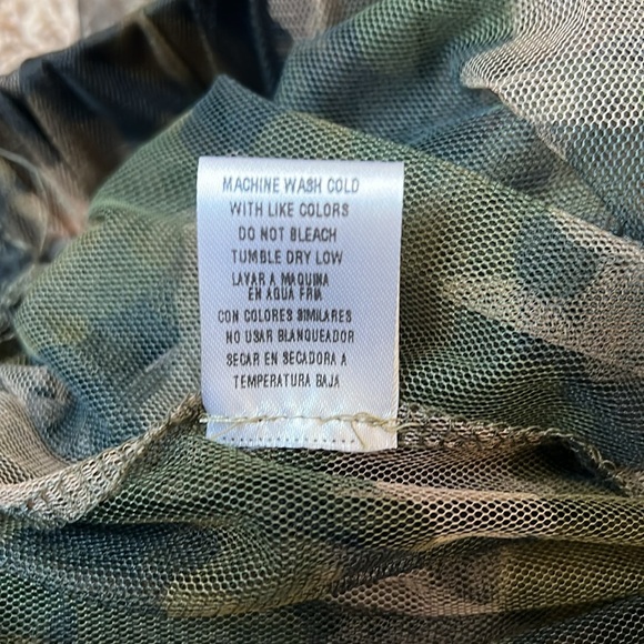 🆕 listing! Sheer camo ruffle skirt - Picture 7 of 9